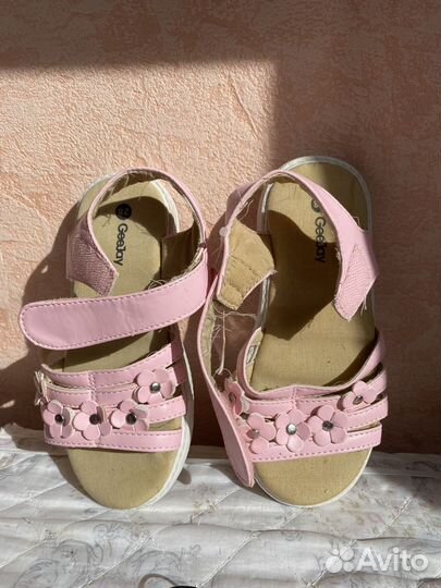 Сандалии для девочки новые 28 размер
