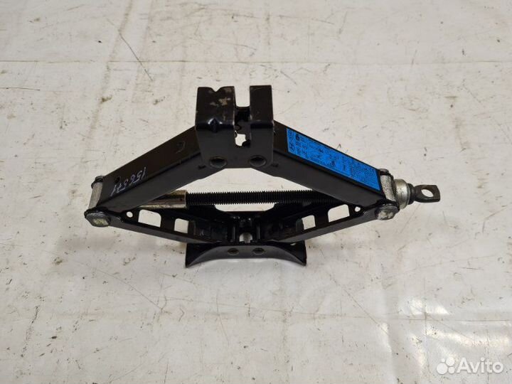 Домкрат Hyundai Solaris 2