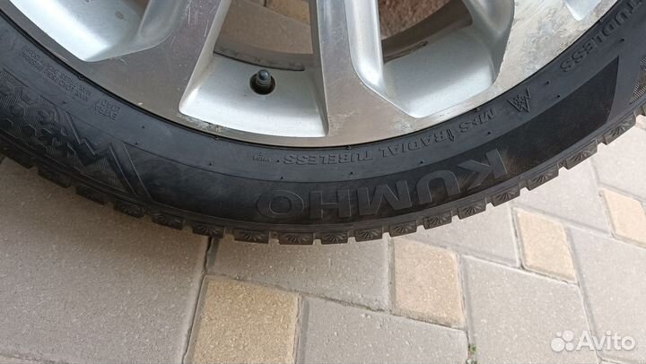 Kumho WinterCraft Ice Wi51 215/55 R17