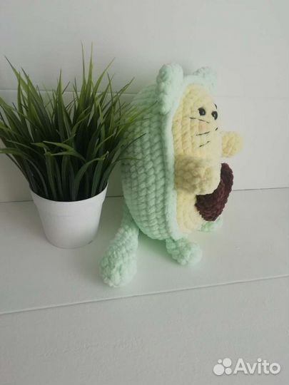 Кот авокадо игрушка вязаная