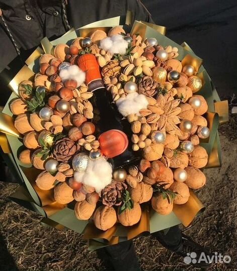 Букет из орехов