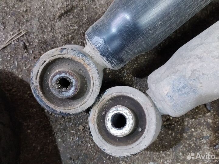 Задние амортизаторы Шкода Фабия 1