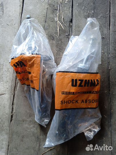 Передние стойки на Toyota wish zne 10