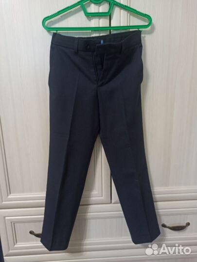 Школьные брюки и рубашка