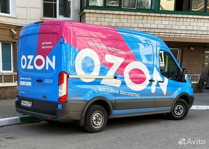 Водитель на Ford Transit компании Ozon