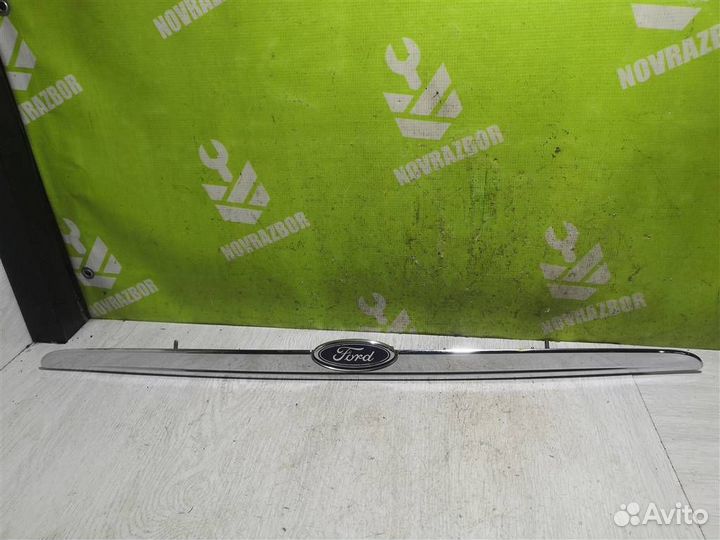 Накладка крышки багажника Форд Фокус 1