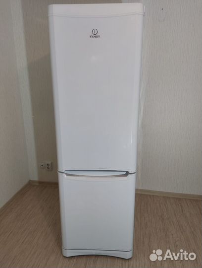 Холодильник indesit