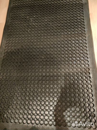 Резиновый коврик