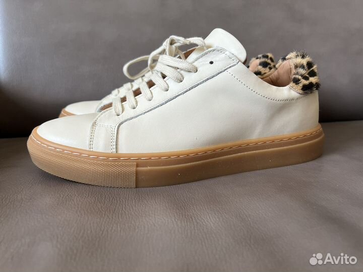 Кроссовки новые 41 размер Италия