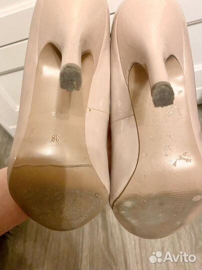 38 Туфли бежевые лаковые