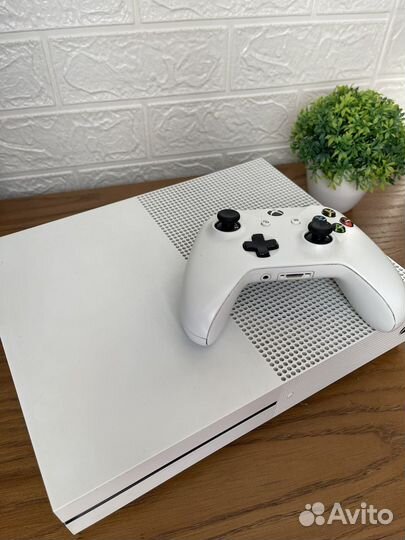 Xbox one s 1tb с дисководом и играми