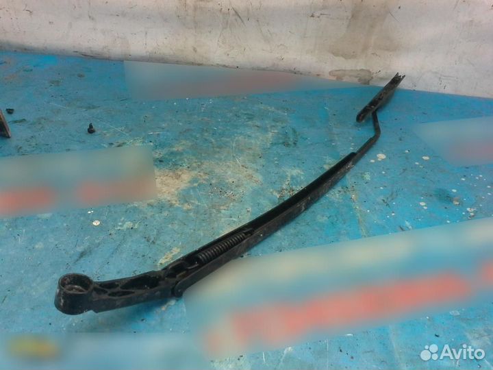 Поводок стеклоочистителя передний правый Toyota RA