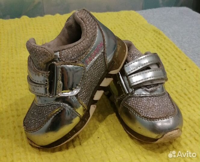 Детская обувь на девочку