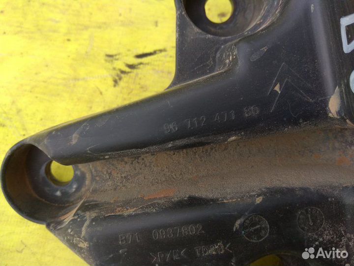 Кронштейн заднего бампера левый Citroen C4 2 B7