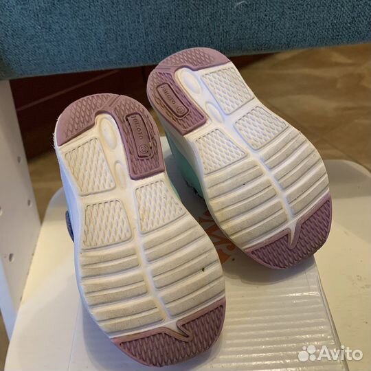 Кроссовки для девочки