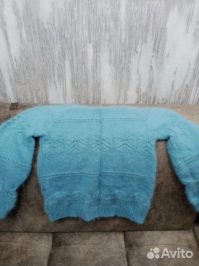 Свитер женский ангорковый новый (ручной работы)