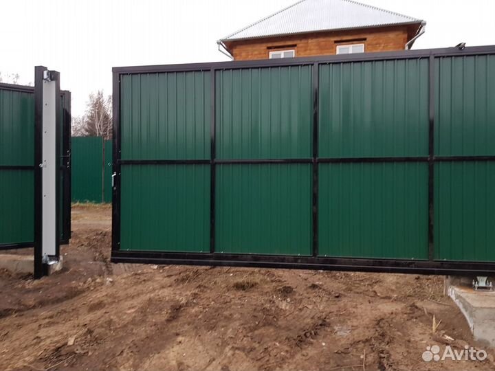 Заборы с раздвижными воротами