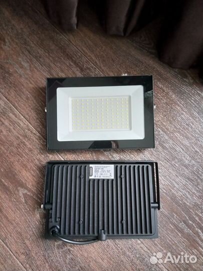 Светодиодный прожектор 100 вт