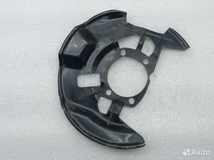 Пыльник тормозного диска передний правый Mazda