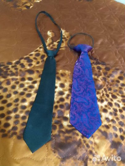 Жилетки, рубашки,брюки,галстуки отдам пакетом