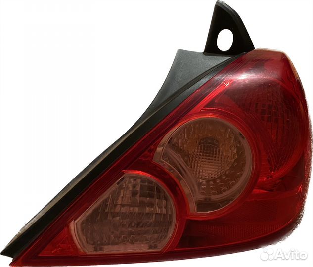 Фонарь задний правый nissan tiida 2010