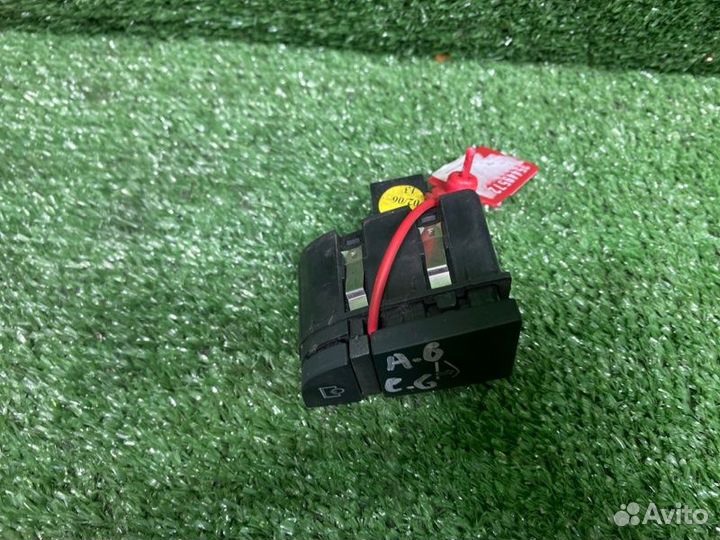 Кнопка открывания бардачка Audi A6 C6