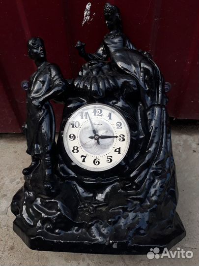 Часы Статуэтка