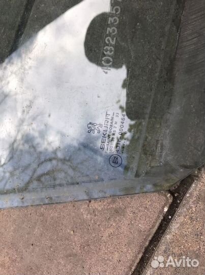 Peugeot 206 переднее правое стекло