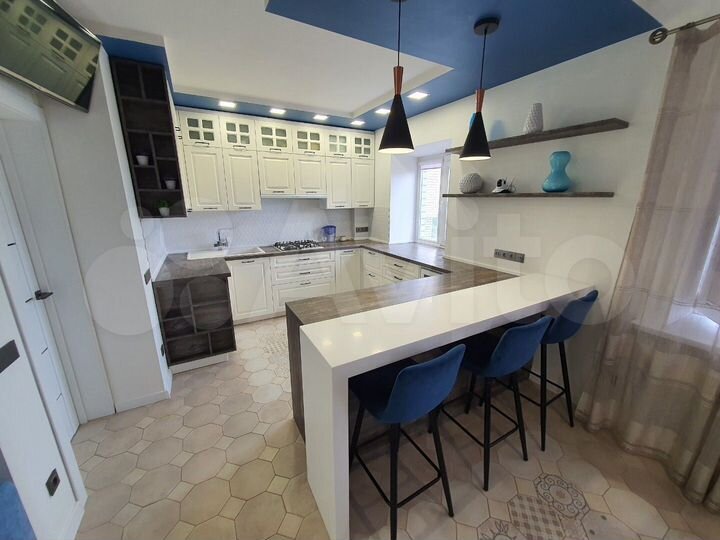 4-к. квартира, 100 м², 8/10 эт.