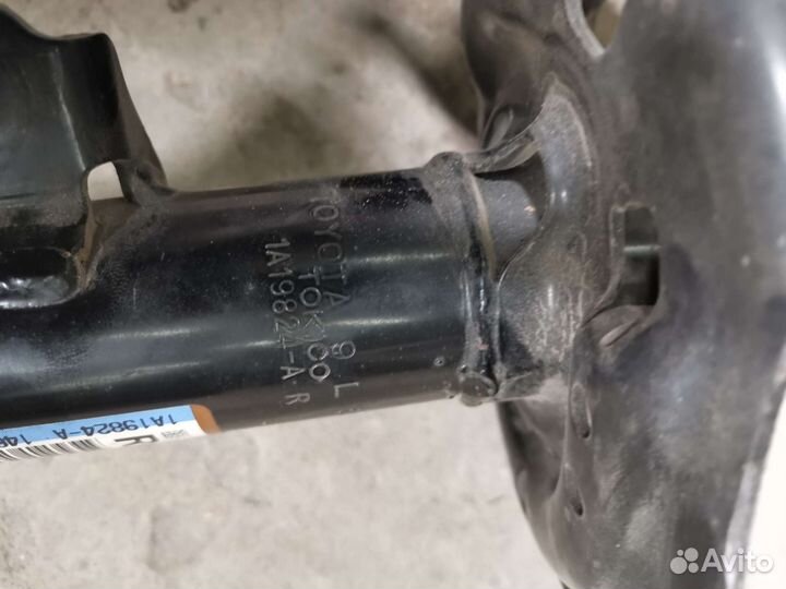 Передняя правая стойка lexus ux амортизатор