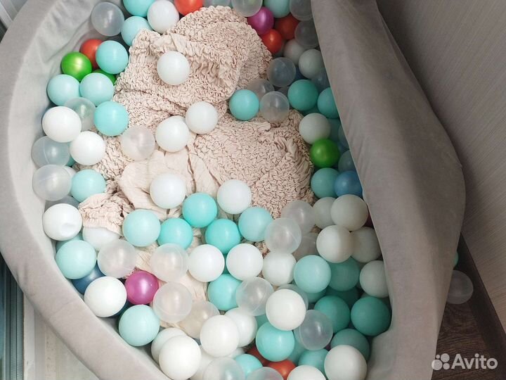 Сухой бассейн с шариками
