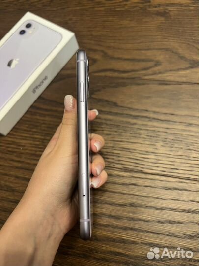 Телефон iPhone 11