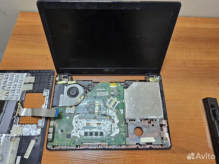 Ноутбук Asus X550C