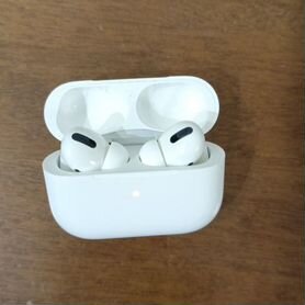 Airpods pro бу с 4 чехлами в комплекте