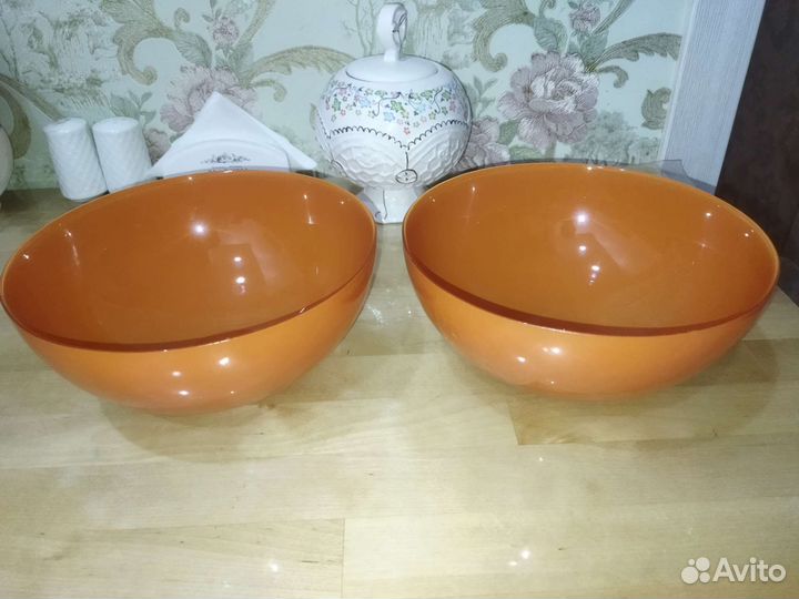 Салатники новые 2шт стекло 1.5 л