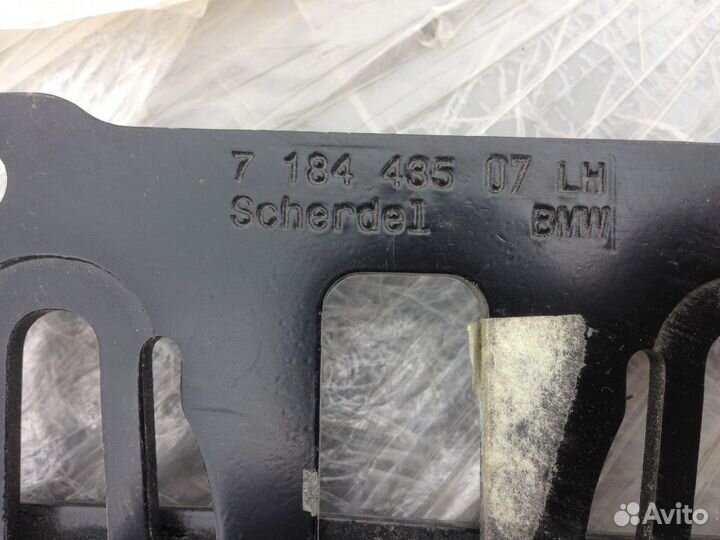 Скоба кулиса петля кронштейн левый капота BMW 5