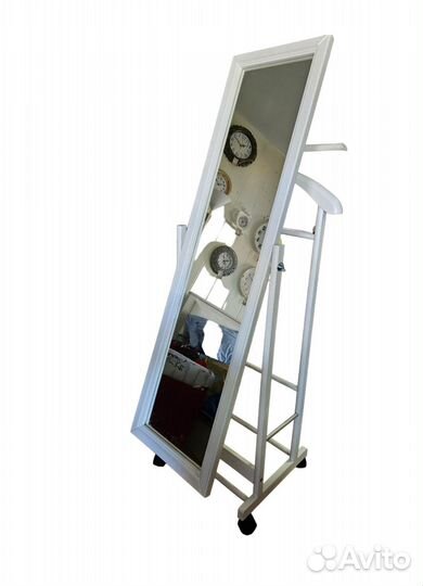 Зеркало напольное с вешалкой