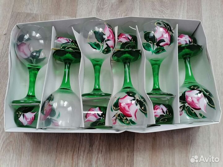 Набор бокалов и рюмок