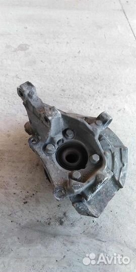 Кулак поворотный передний правый volvo s80