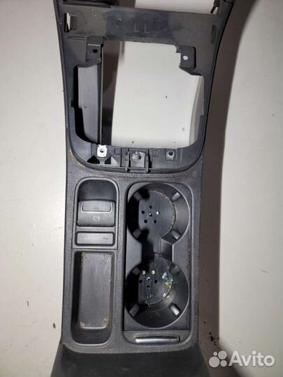 Подлокотник VW Tiguan 2008-2011