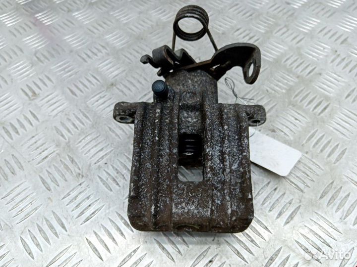 Суппорт задний левый Audi A4 B6 2002 8E0615423G