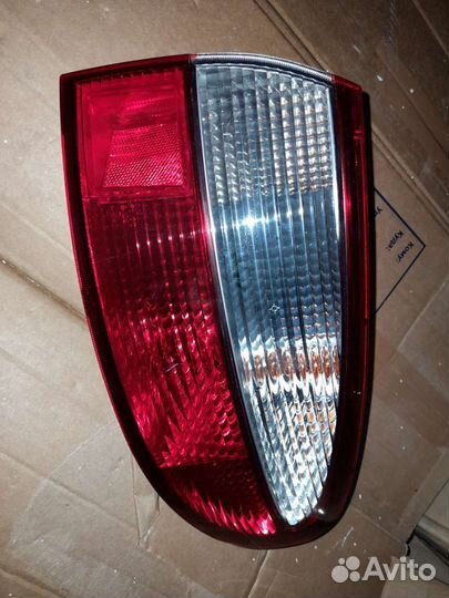 Фонарь задний наружный на chevrolet lanos (2004)