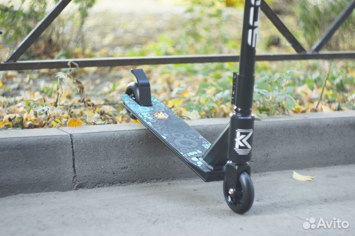 Трюковый самокат sport black