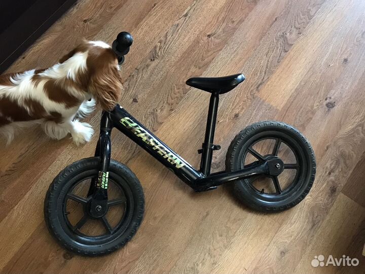 Беговел черный для детей от 2 лет