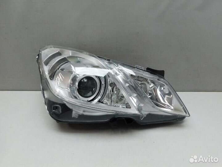 Фара правая Mercedes-Benz E-Class