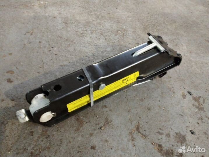 Домкрат Volkswagen Passat B7 caxa 2013