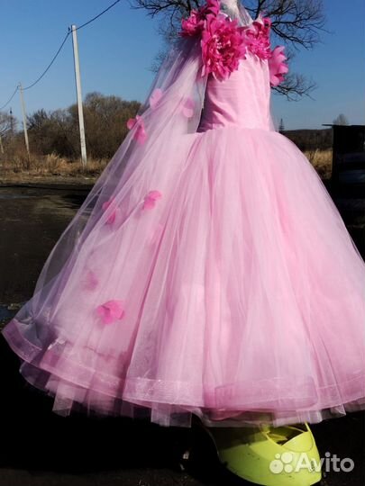 Шикарное платье для девочки 110