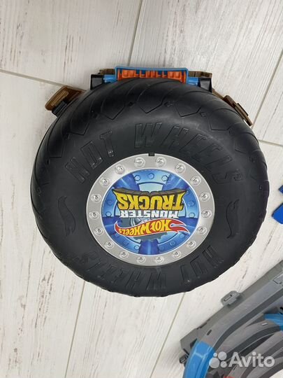 Hot wheels трек машинки