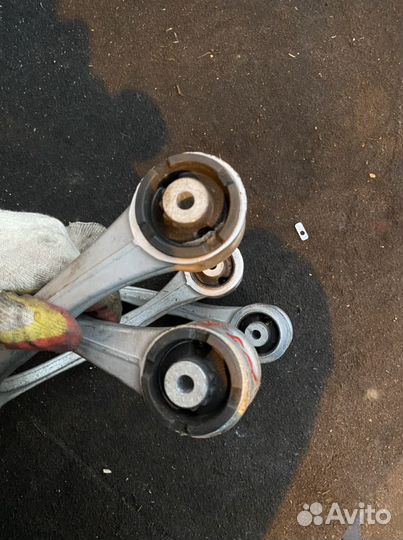 Поперечный правый рычаг Mercedes X253 W205 W213