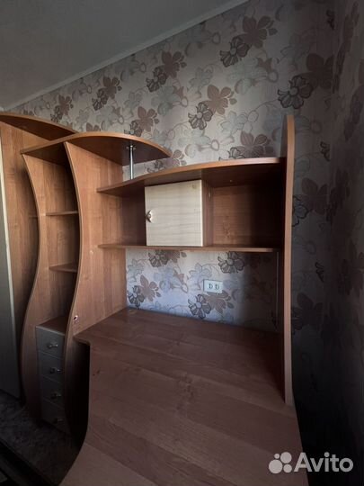 Компьютерный стол и шкаф